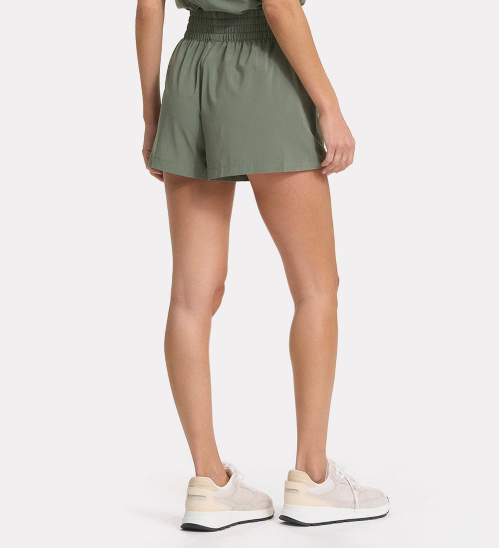 Women's high-rise short with zipper