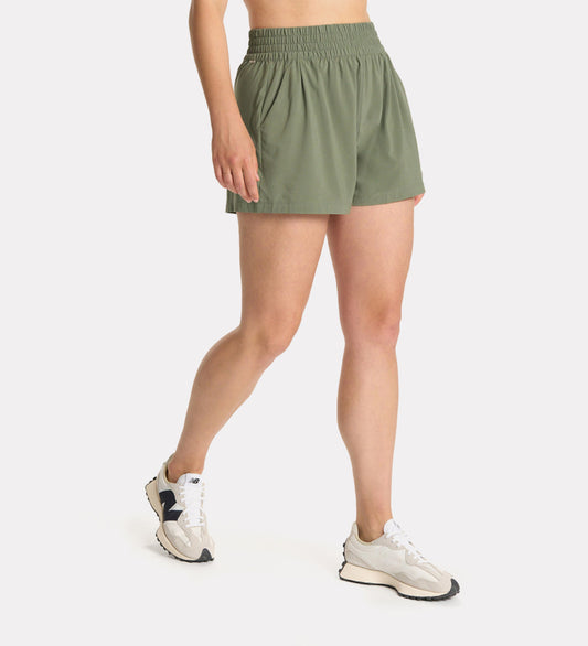 Women's high-rise short with zipper