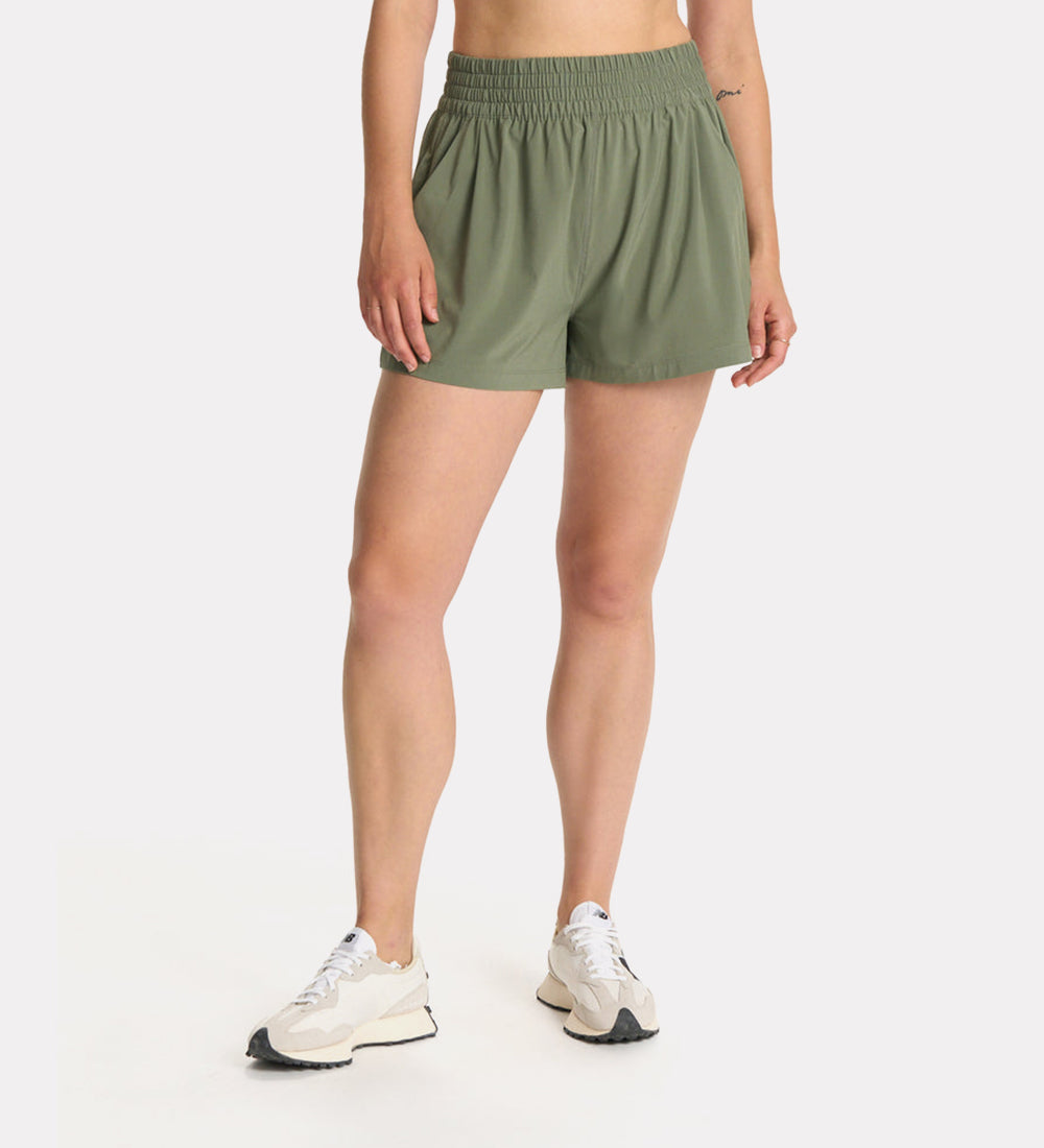 Women's high-rise short with zipper