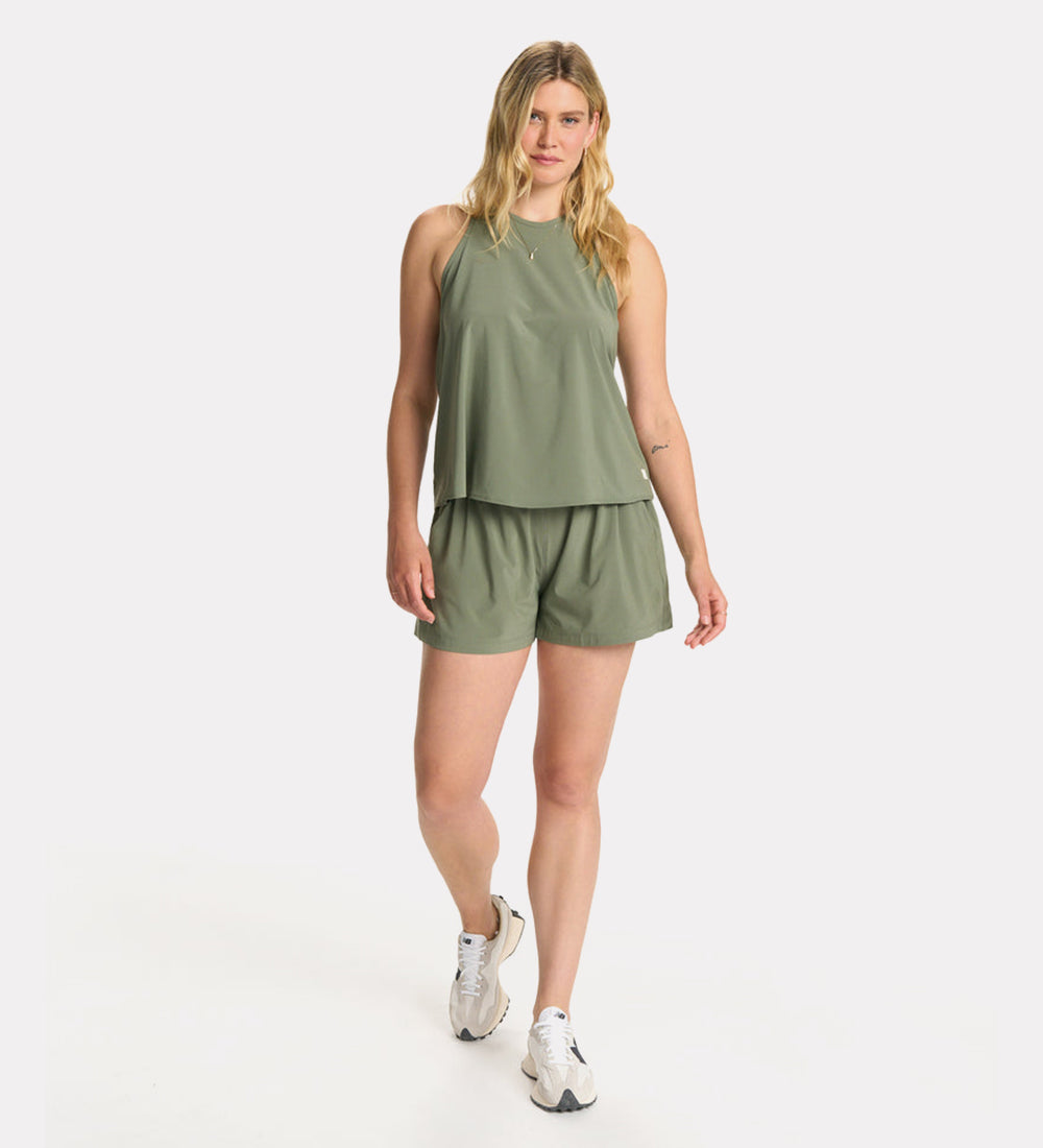 Women's high-rise short with zipper