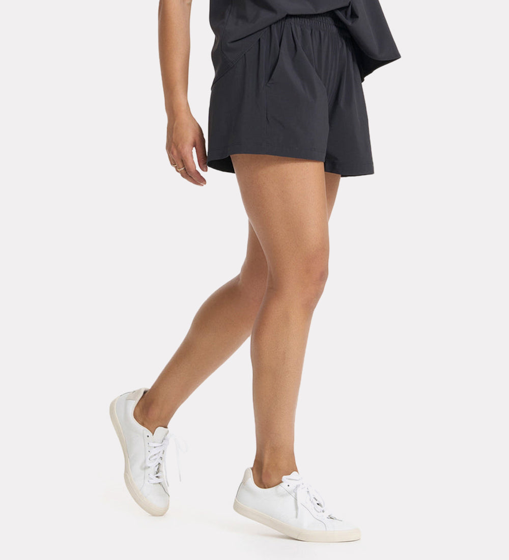 Women's high-rise short with zipper
