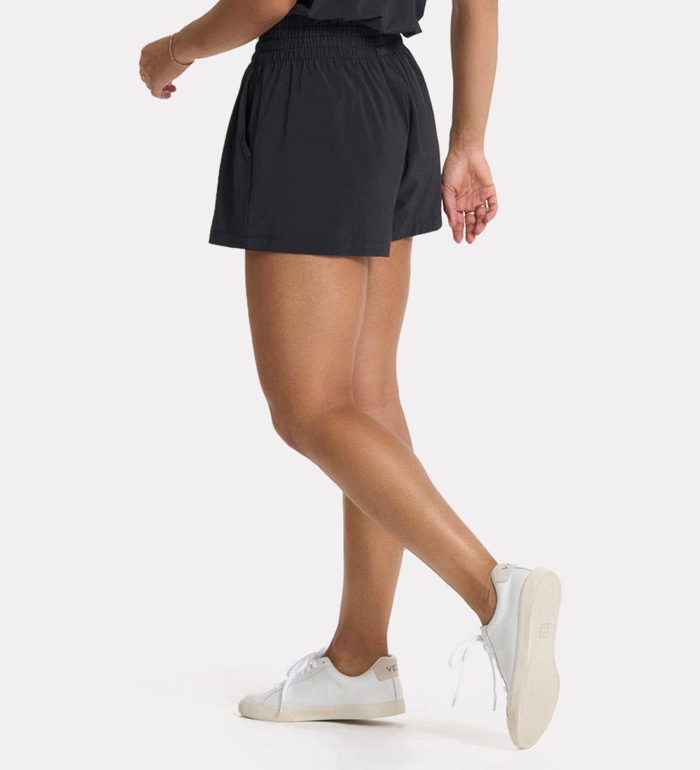 Women's high-rise short with zipper