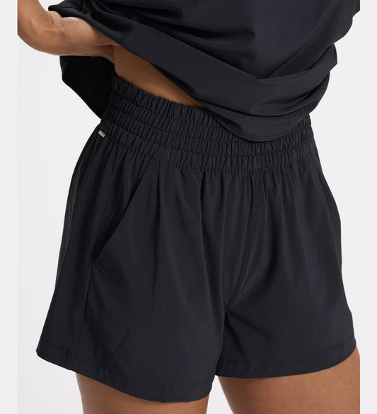 Women's high-rise short with zipper