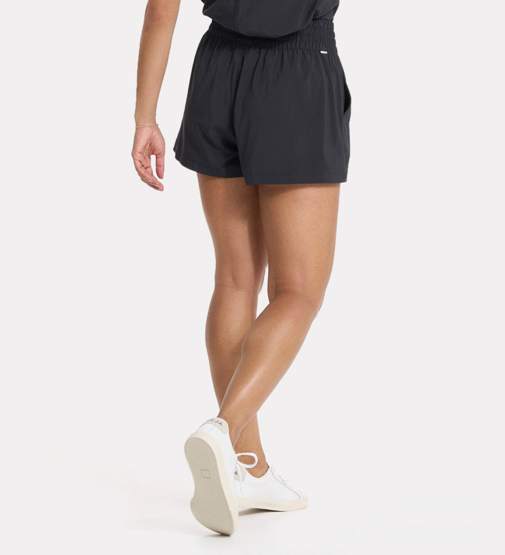 Women's high-rise short with zipper