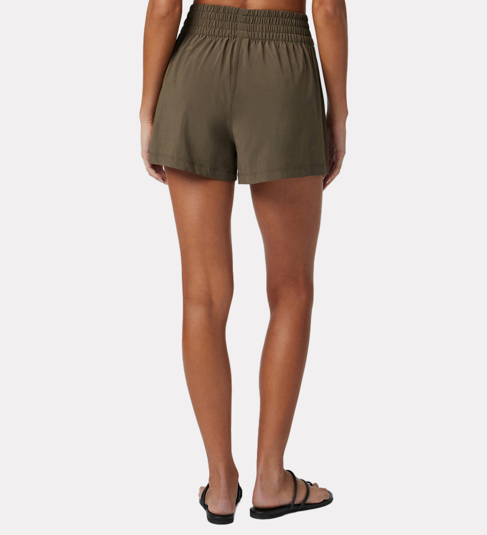 Women's high-rise short with zipper