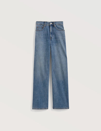 Clean Cut Straight Jeans