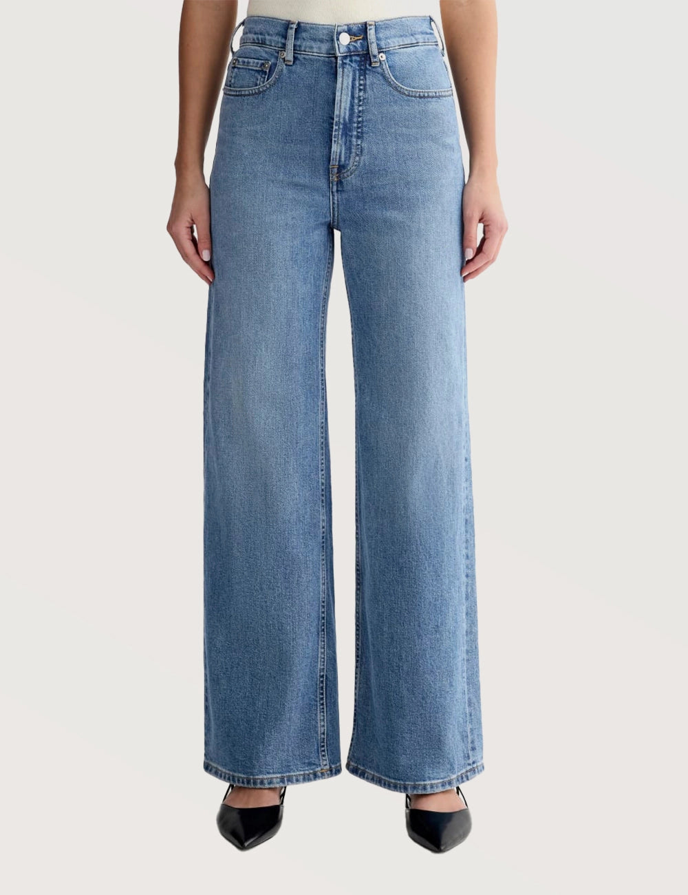 Clean Cut Straight Jeans