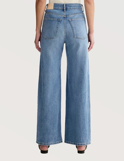 Clean Cut Straight Jeans