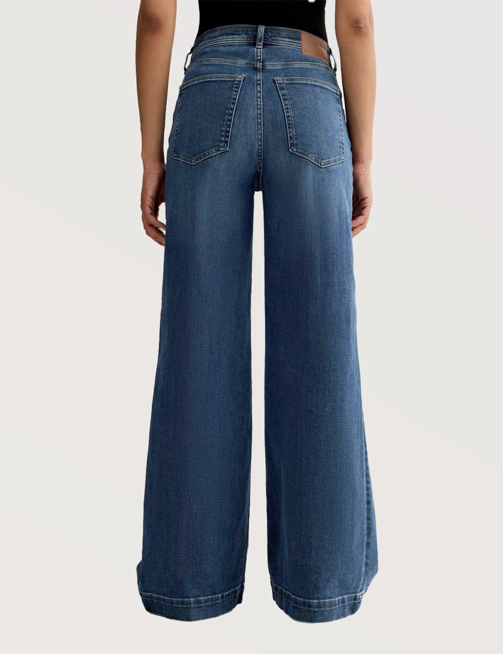 Relaxed Fit Wide Leg Jeans